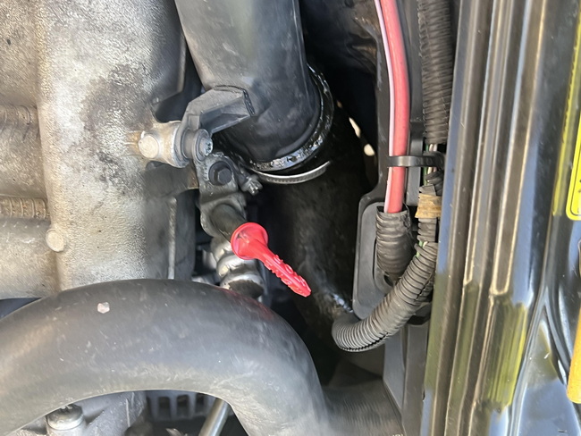 Why Is There Oil in My Air Intake Hose لماذا يوجد زيت في خرطوم سحب الهواء الخاص بي؟