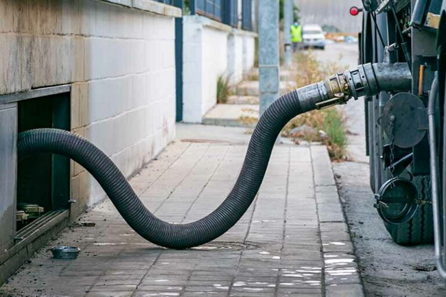 What Is a Suction Hose A Complete Guide for Industrial Applications ما هو خرطوم الشفط: دليل كامل للتطبيقات الصناعية