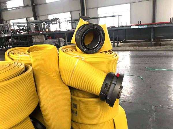 NBR Rubber Layflat Hose for Cold-Weather Water Transfer خرطوم مسطح من المطاط NBR لنقل المياه في الطقس البارد